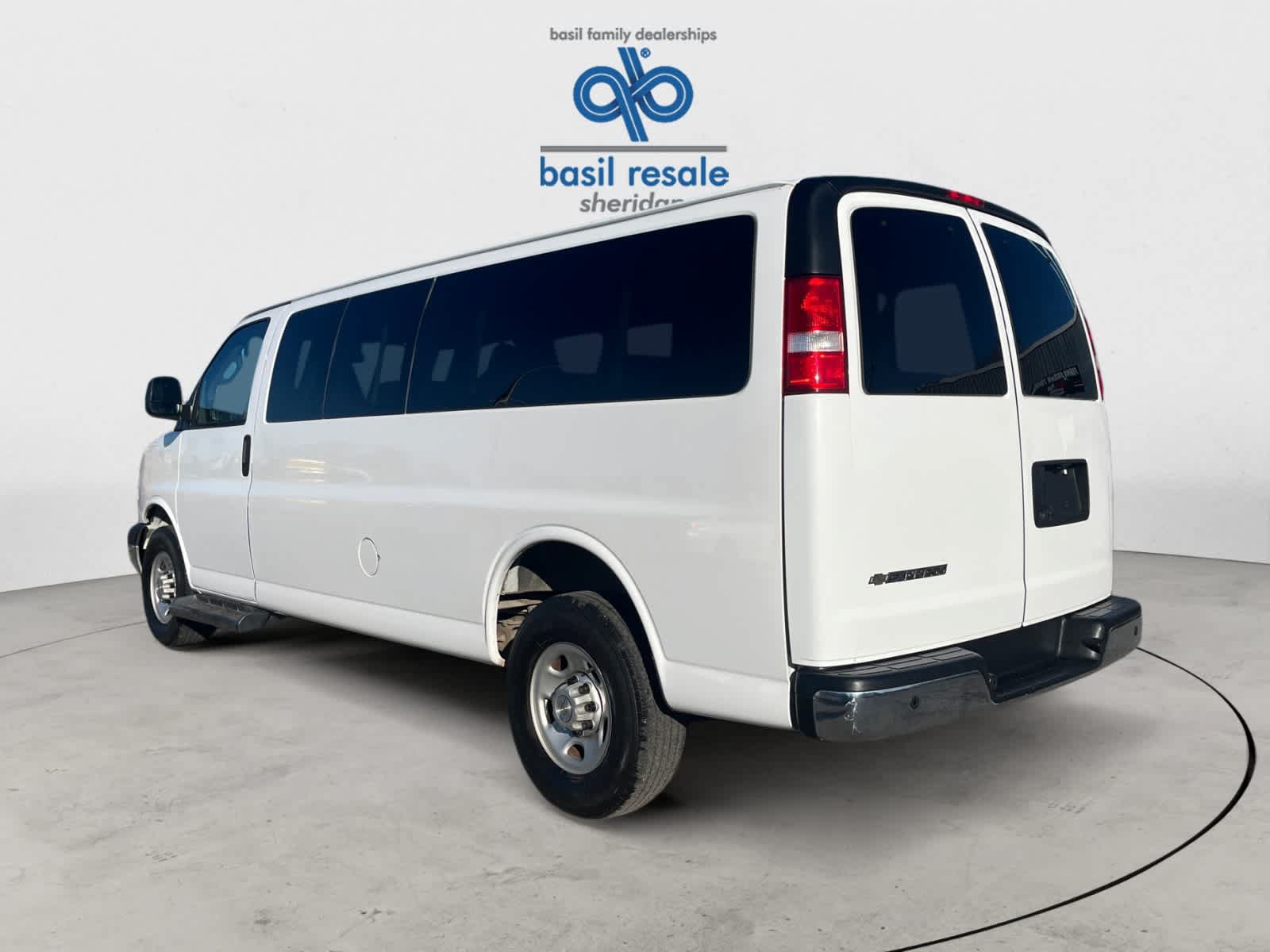 Used 2023 Chevrolet Express 3500 LT w/ LT Preferred Equipment Group RWD image 4