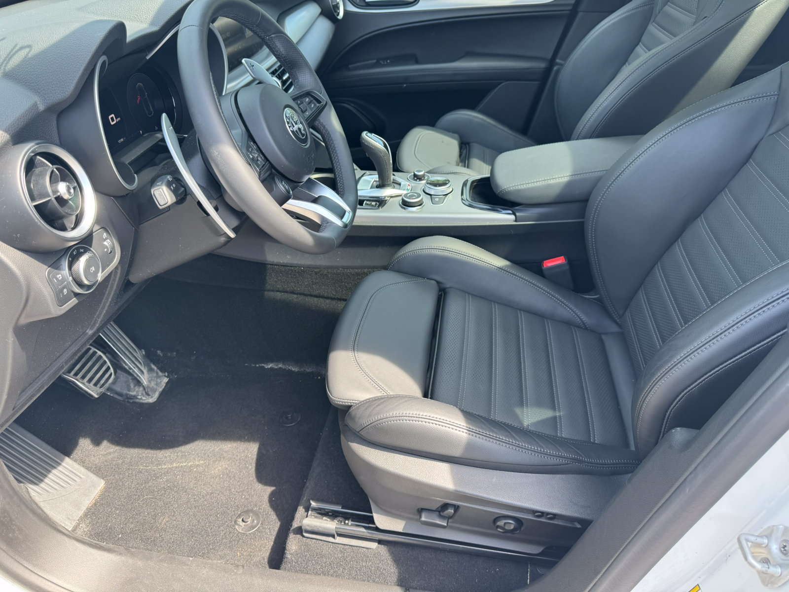 Used 2025 Alfa Romeo Stelvio Sprint w/ Veloce Package AWD/4WD image 9