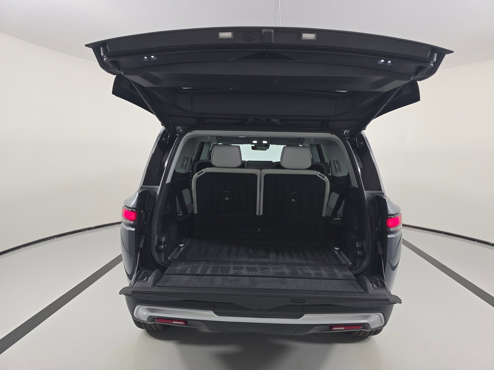 Used 2024 Rivian R1S Adventure AWD/4WD image 15