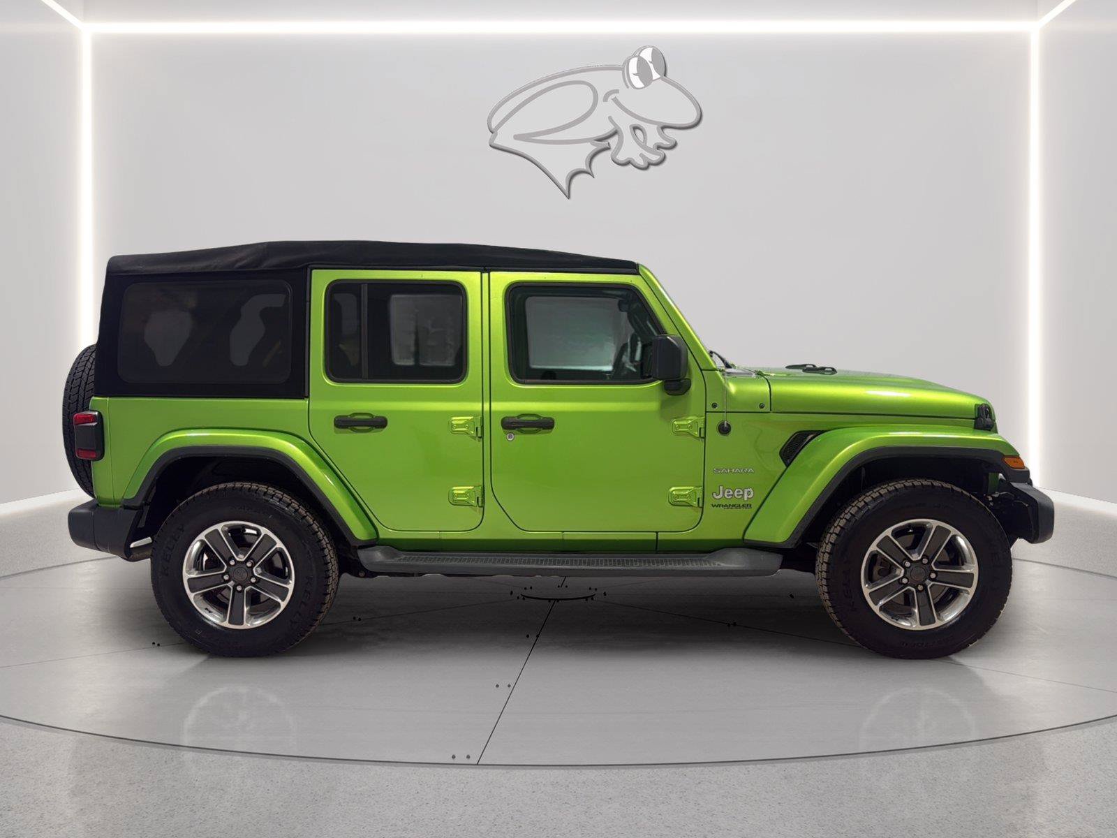 Used 2018 Jeep Wrangler Unlimited Sahara AWD/4WD image 6