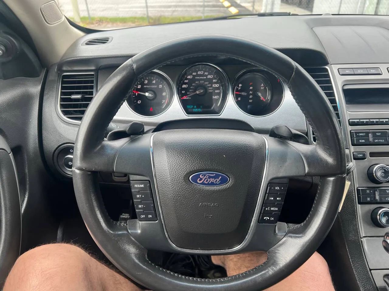 Used 2010 Ford Taurus SEL AWD/4WD image 9
