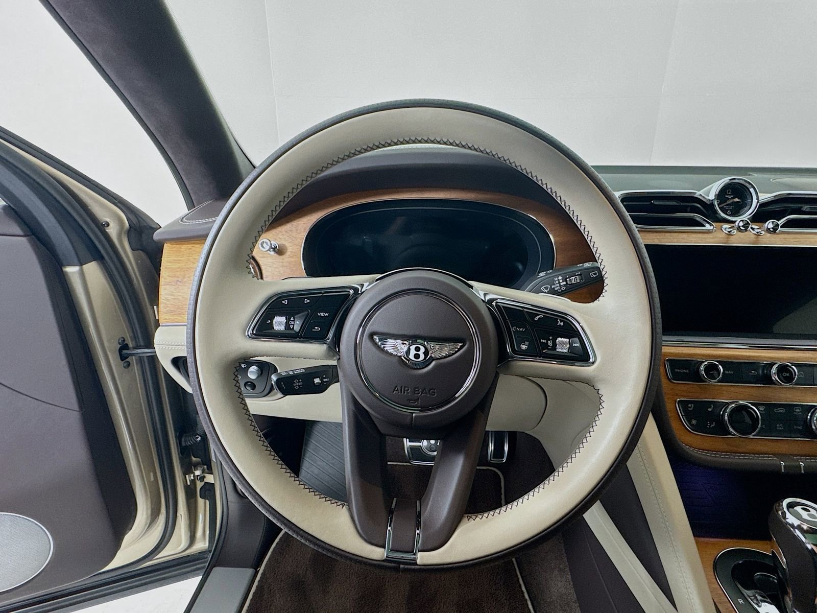 Certified 2023 Bentley Bentayga image 12
