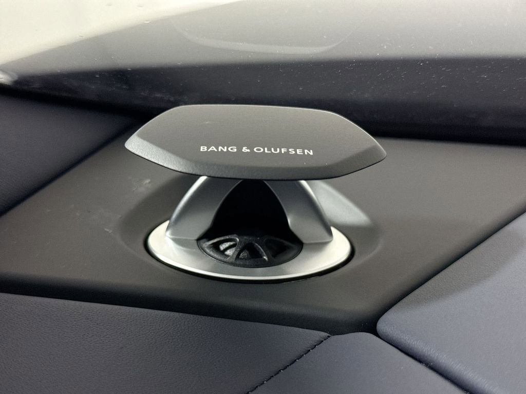 Used 2025 Lamborghini Urus SE image 35
