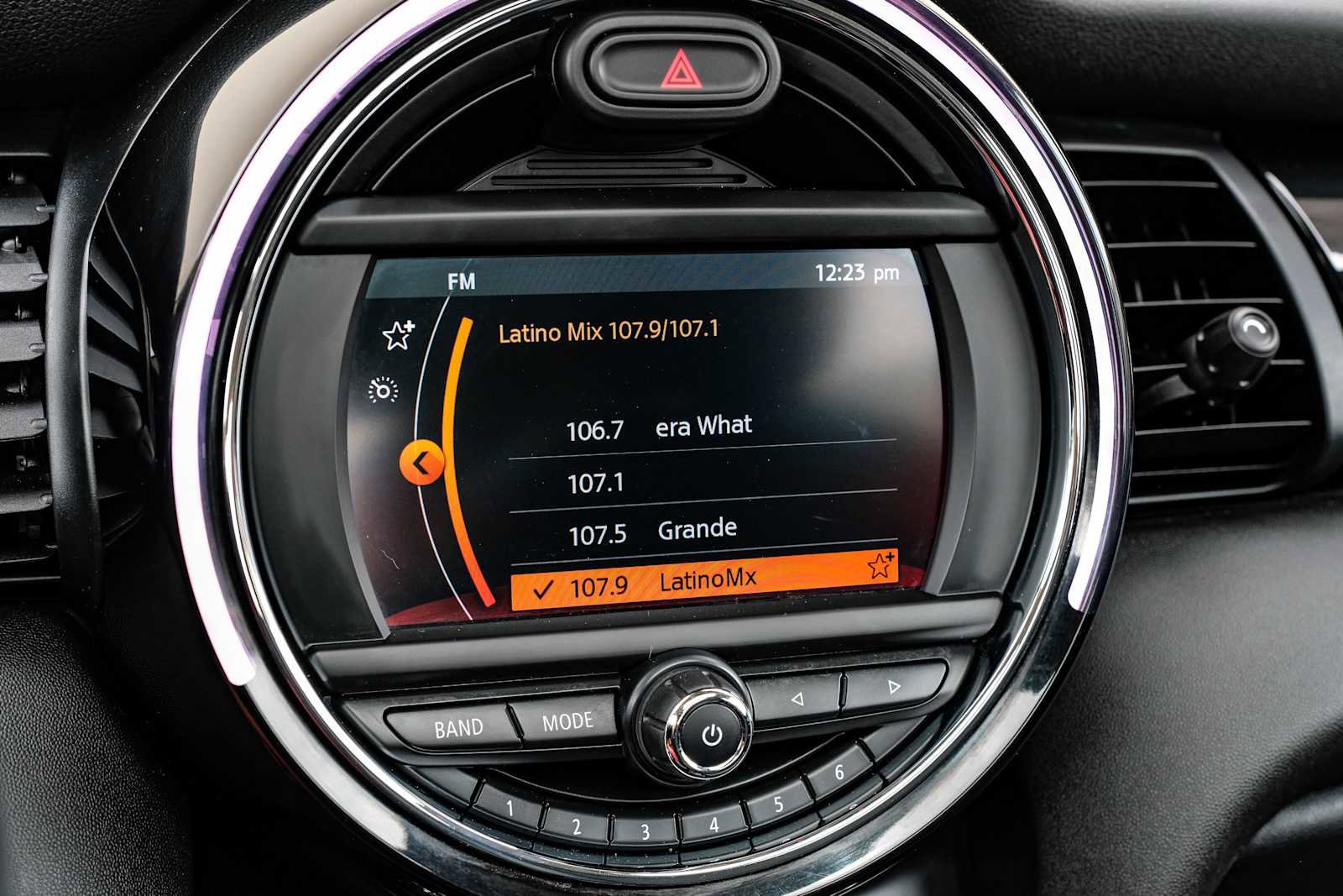 Used 2019 MINI Cooper 4-Door Hardtop image 29