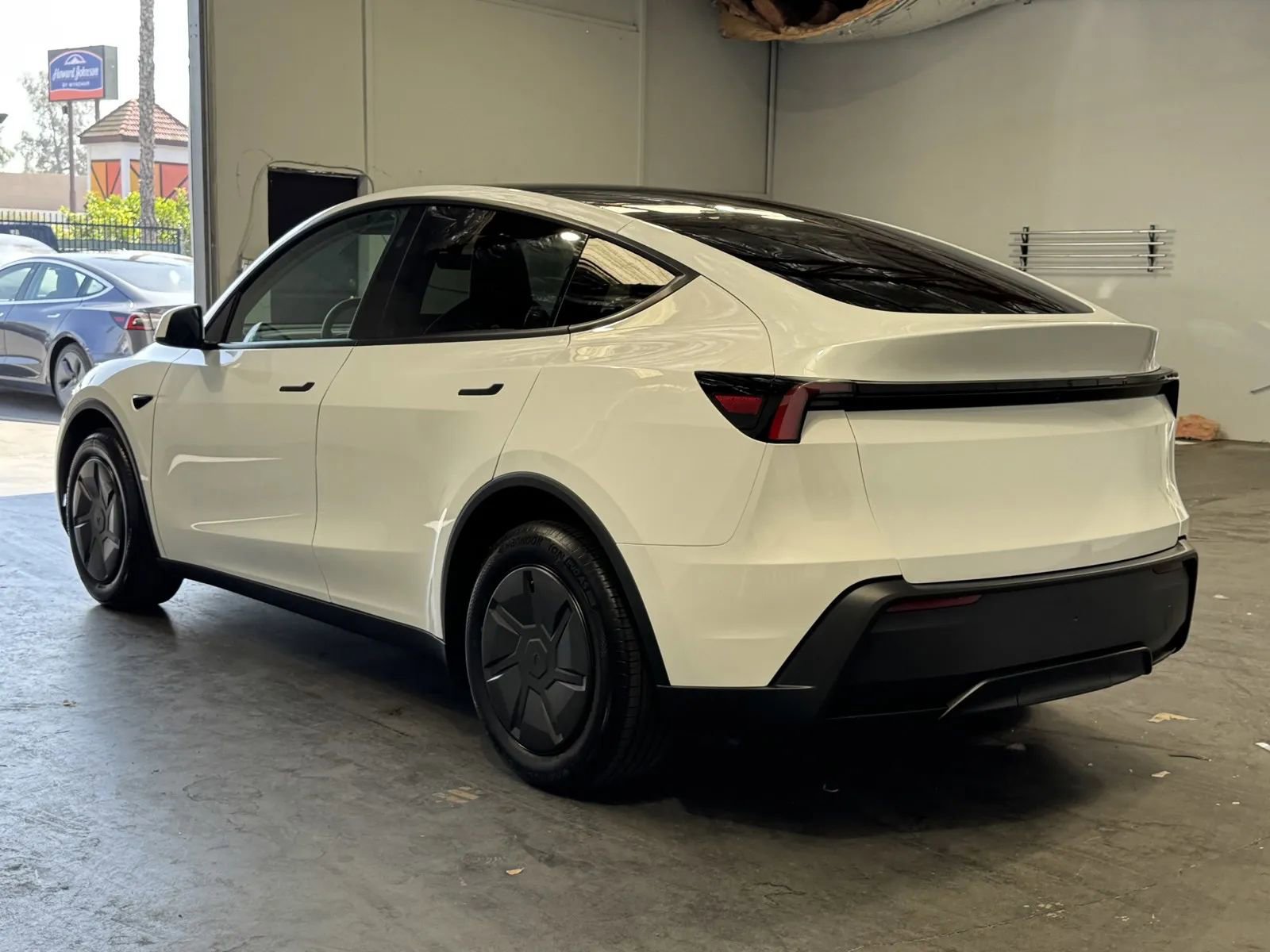 Used 2026 Tesla Model Y Long Range image 2