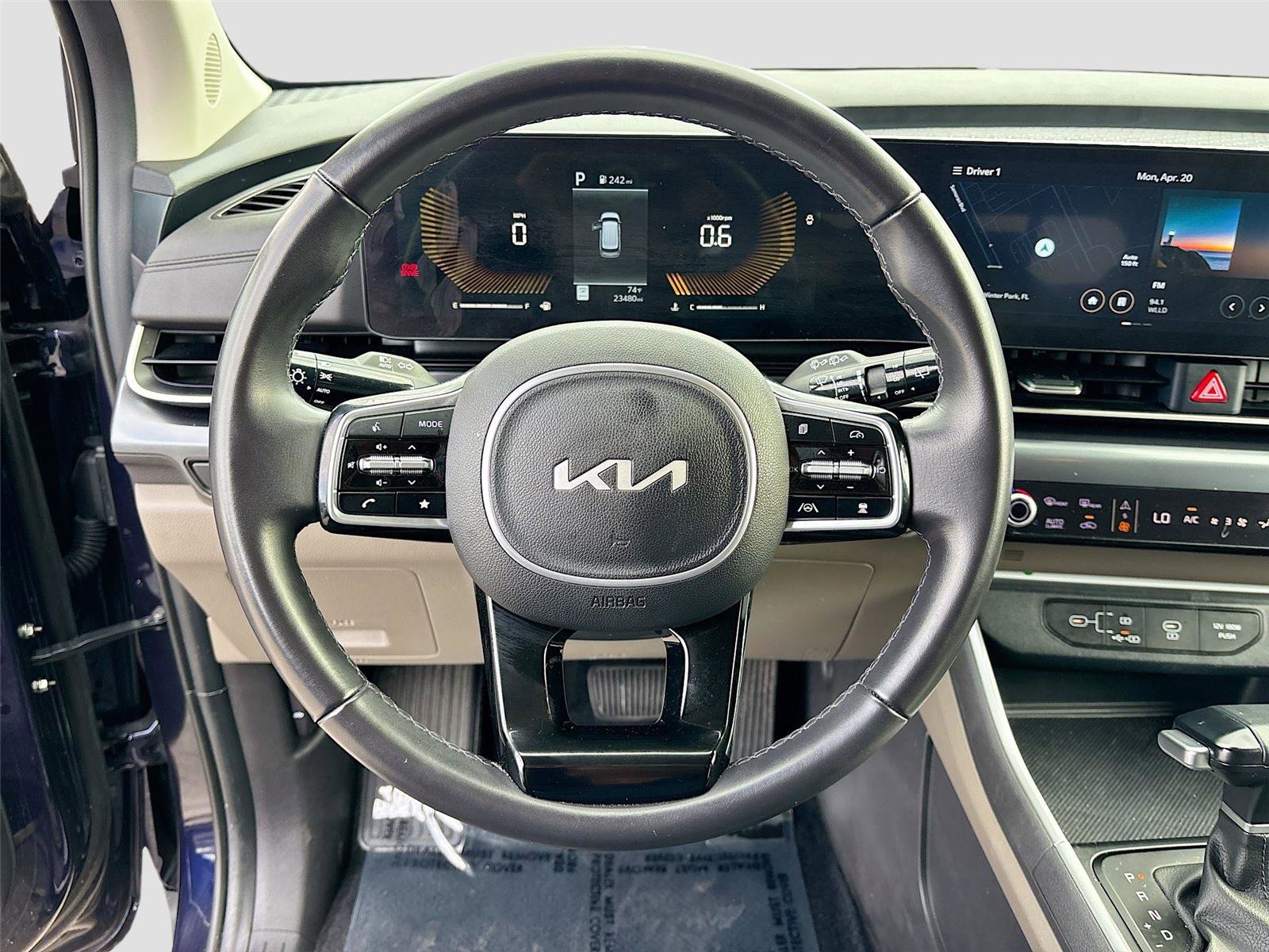 Used 2025 Kia Carnival image 11