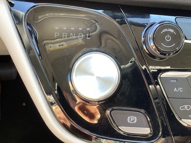 Used 2023 Chrysler Voyager LX image 28