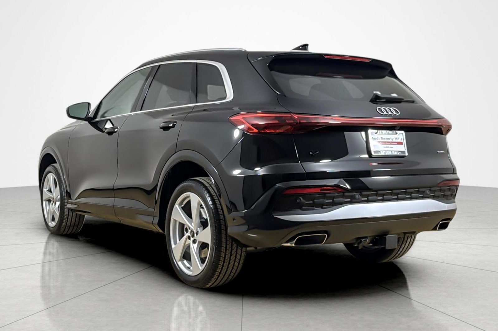 Used 2025 Audi Q5 Premium Plus w/ Premium Plus AWD/4WD image 3