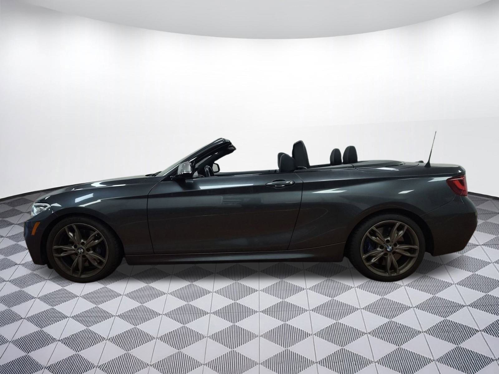 Used 2016 BMW M235i xDrive Convertible image 2