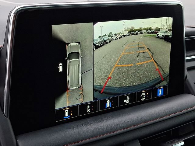 Used 2022 Chevrolet Suburban RST w/ Sport Performance Package image 16