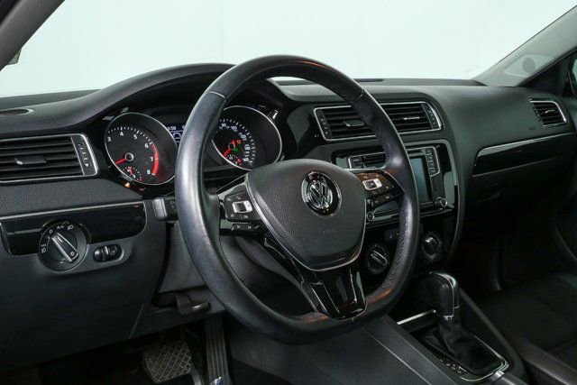 Used 2016 Volkswagen Jetta SEL image 3