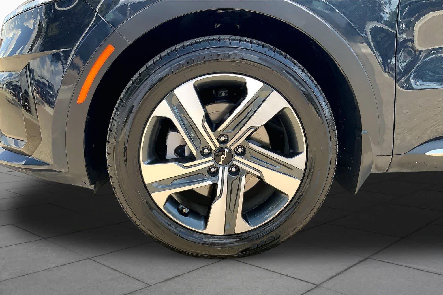 Used 2024 Kia Sorento EX AWD/4WD image 11