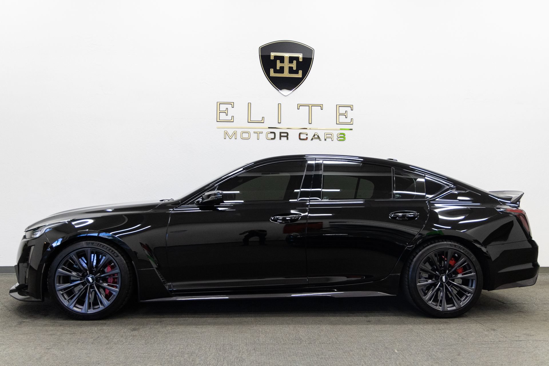 Used 2023 Cadillac CT5 V Blackwing w/ Carbon Fiber Package 2 RWD image 2