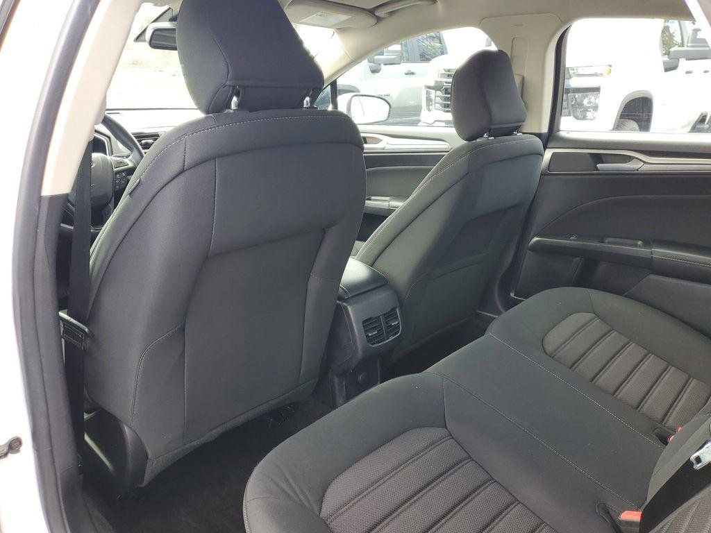 Used 2020 Ford Fusion SE image 27