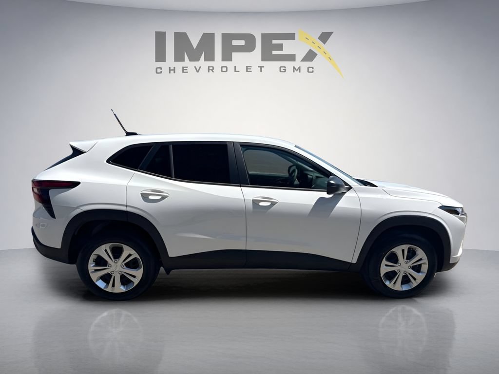 Used 2026 Chevrolet Trax LS FWD image 6