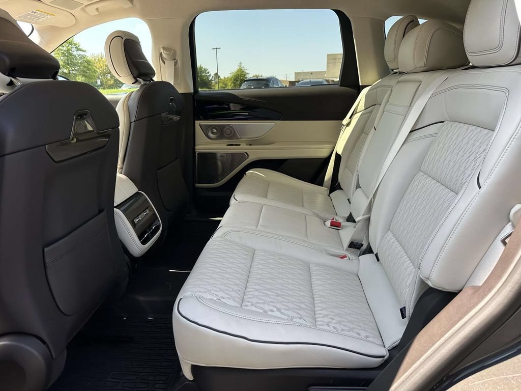 Used 2025 Lincoln Nautilus Black Label AWD/4WD image 9