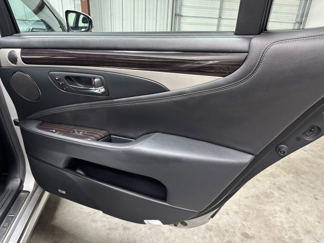 Used 2015 Lexus LS 460 L image 33