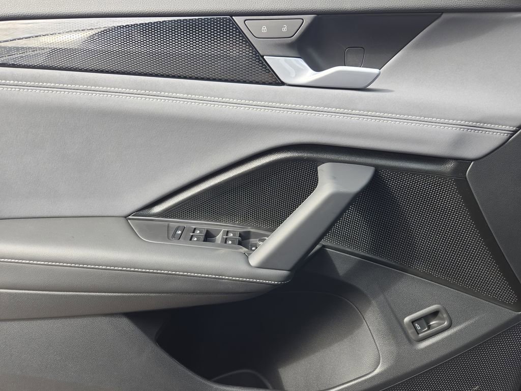 New 2026 Volkswagen Tiguan SE R-Line image 19