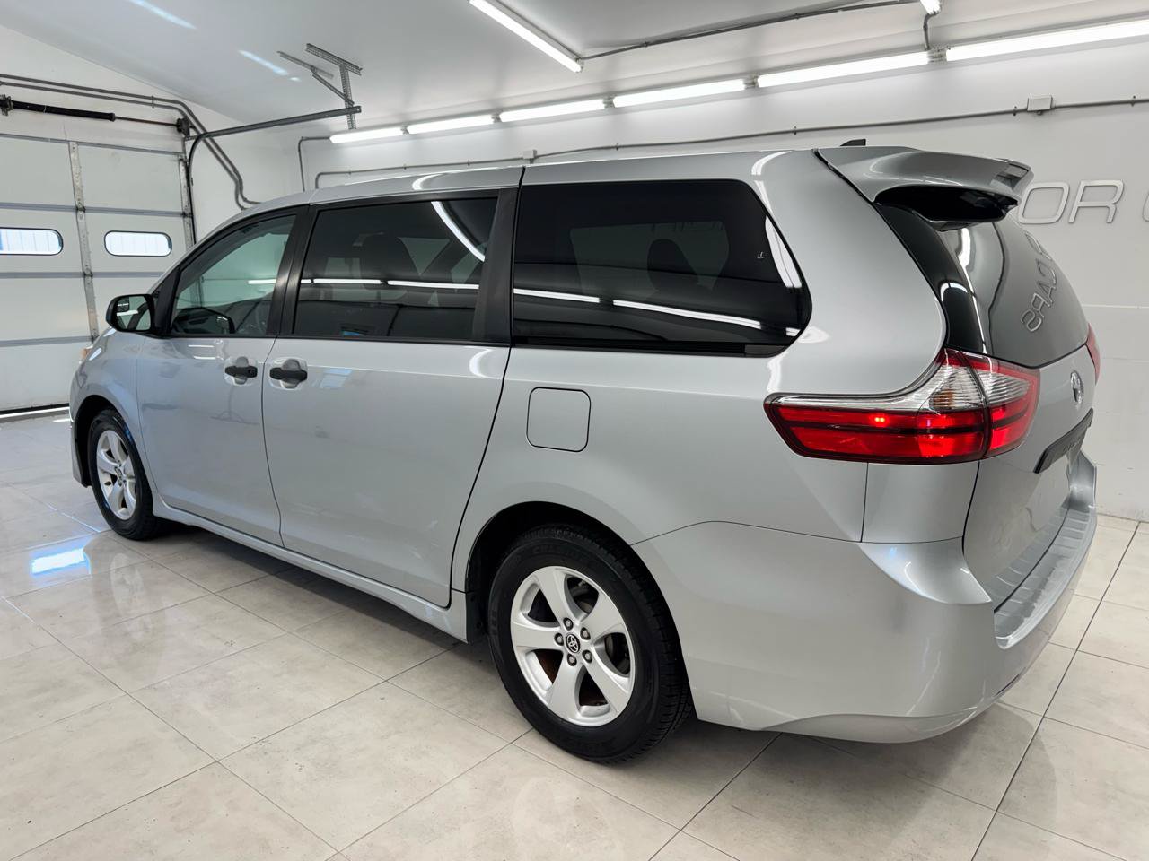 Used 2020 Toyota Sienna L FWD image 6