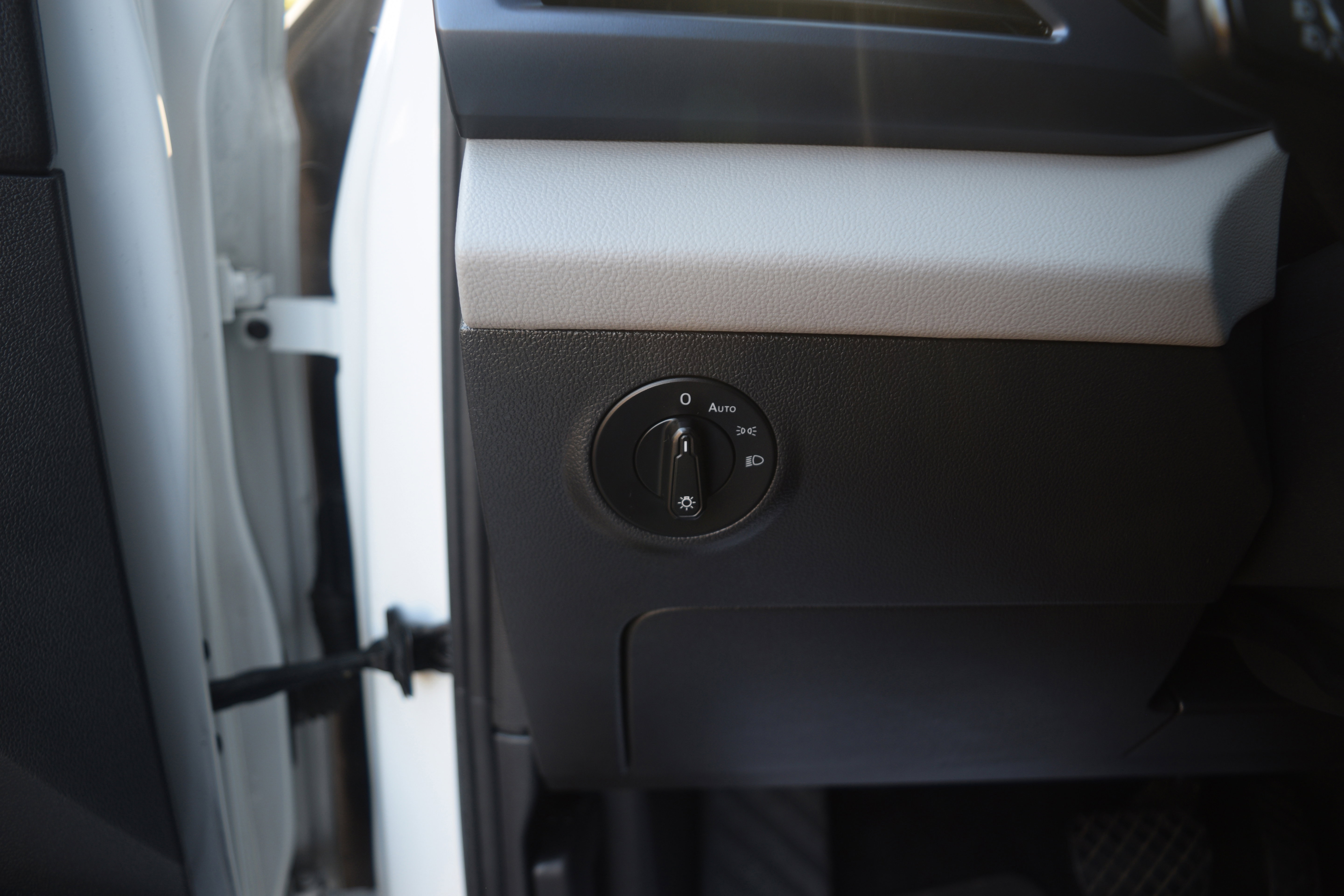 Used 2022 Volkswagen Taos SE w/ Panoramic Sunroof Package image 7