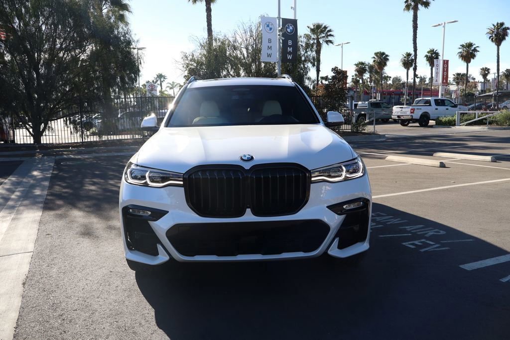 Used 2022 BMW X7 M50i w/ Dynamic Handling Package image 4