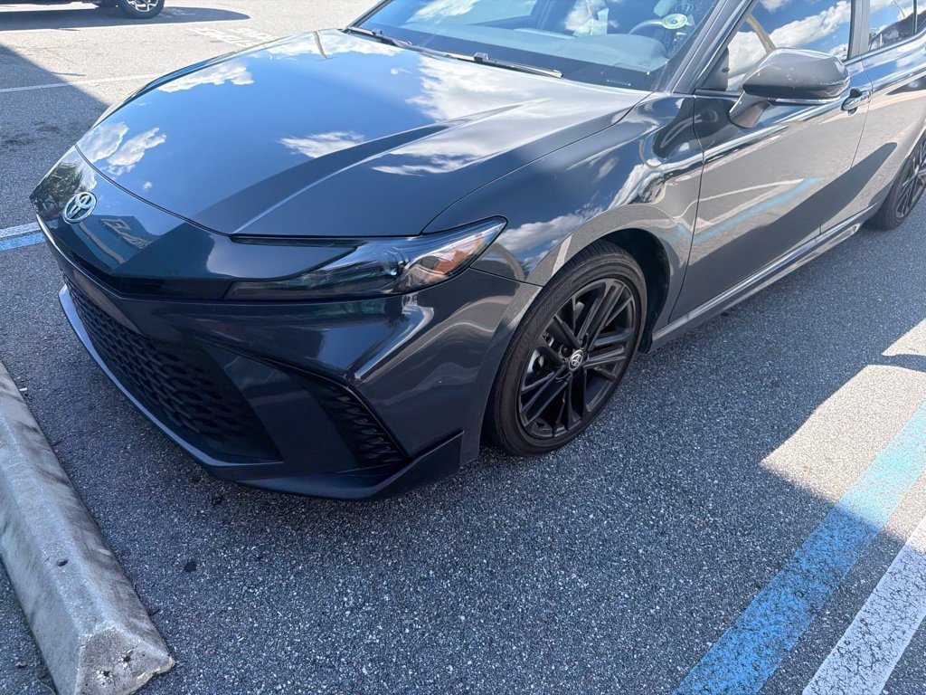 Used 2025 Toyota Camry SE FWD image 5