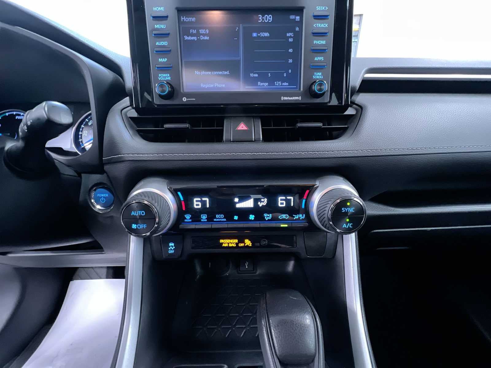 Used 2021 Toyota RAV4 XLE AWD/4WD image 28