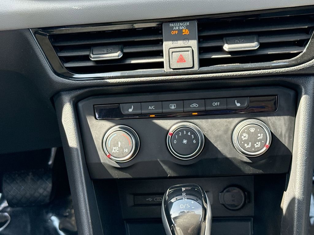 Used 2022 Volkswagen Taos SE w/ Panoramic Sunroof Package image 17