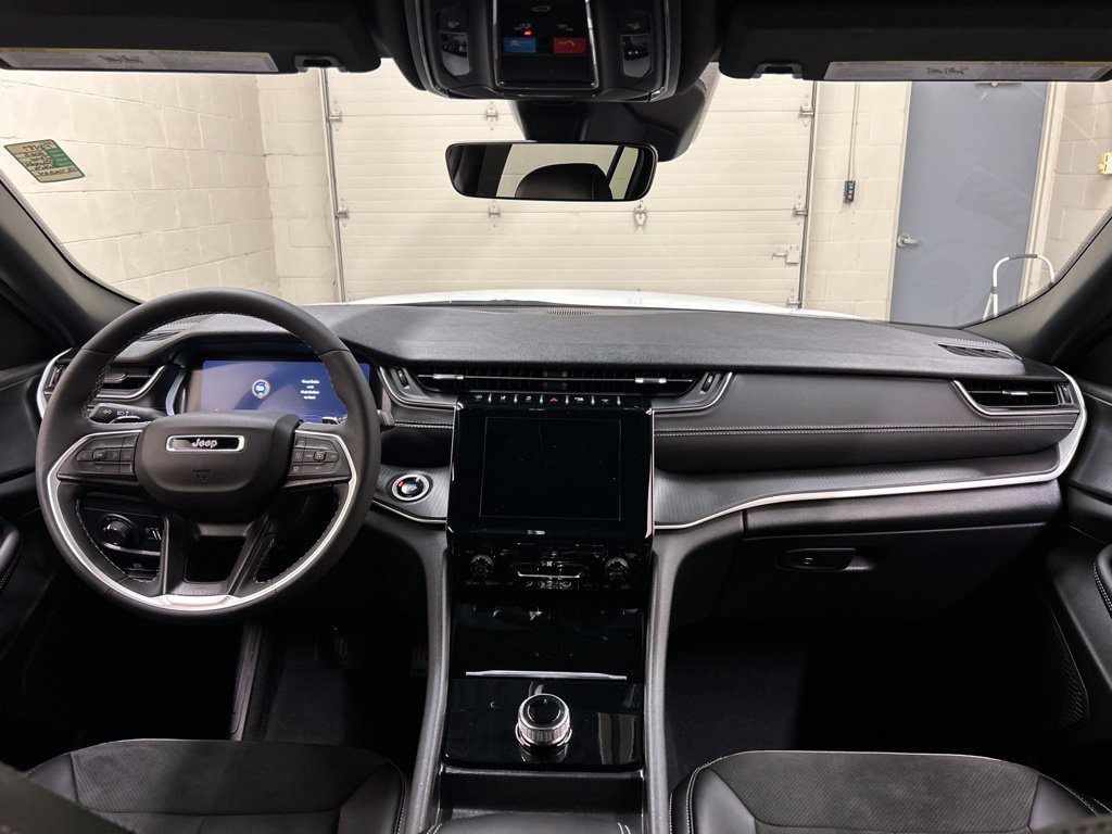 Used 2025 Jeep Grand Cherokee L Laredo AWD/4WD image 22