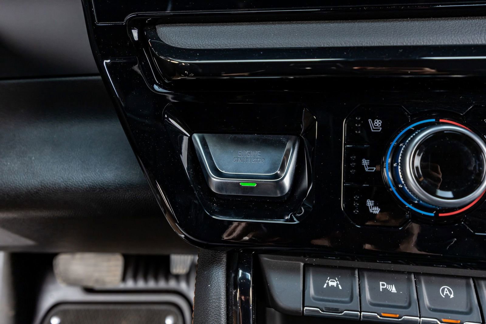 Used 2024 GMC Sierra 1500 AT4 w/ Technology Package image 23