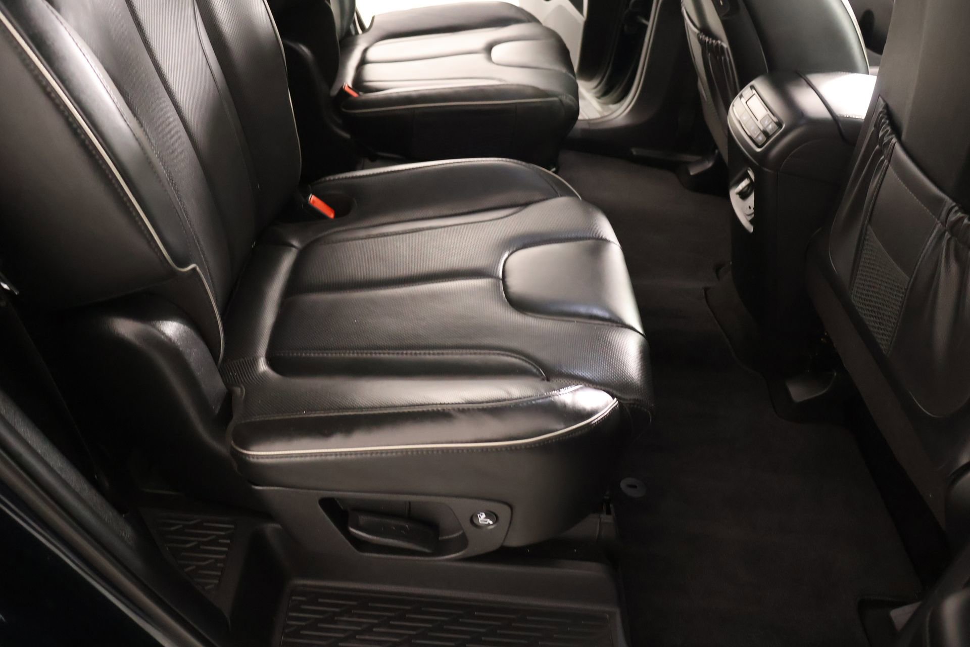 Used 2024 Hyundai Palisade Calligraphy image 16