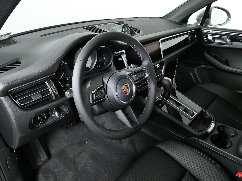 New 2026 Porsche Macan S image 4