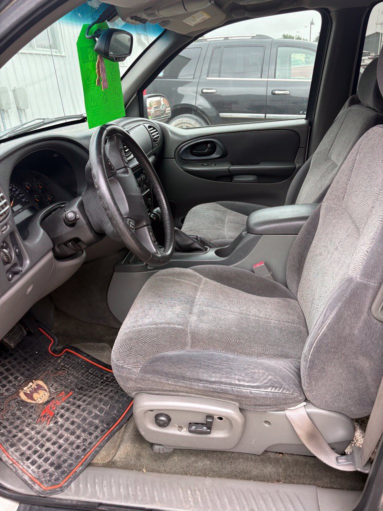 Used 2003 Chevrolet TrailBlazer LT w/ Driver Convenience Package AWD/4WD image 9