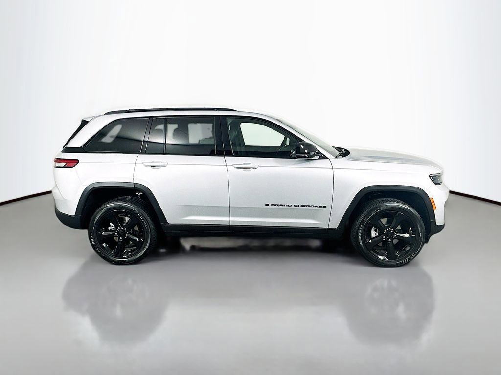 New 2025 Jeep Grand Cherokee Altitude image 8