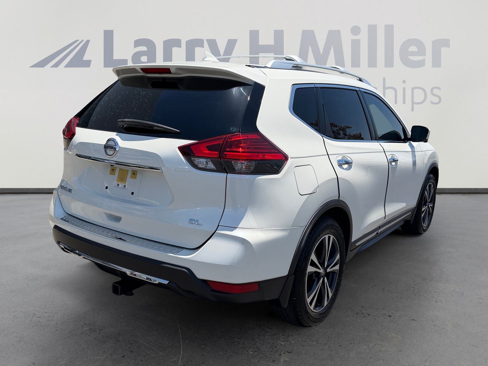 Used 2017 Nissan Rogue SL w/ SL Premium Package FWD image 5