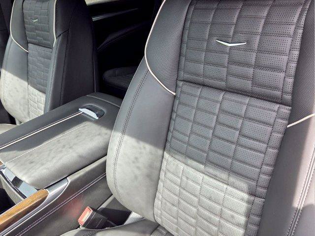 New 2026 Cadillac Escalade Platinum Sport w/ LPO, ONYX Package AWD/4WD image 15