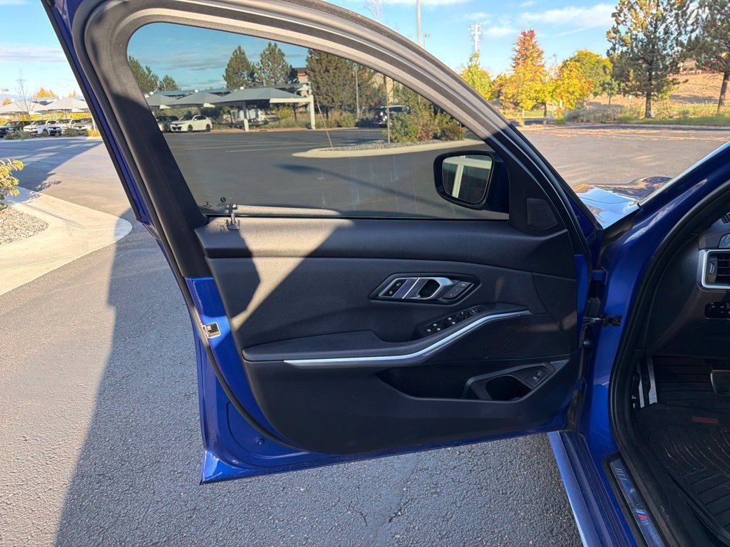 Used 2021 BMW 330i xDrive Sedan w/ M Sport Package AWD/4WD image 9