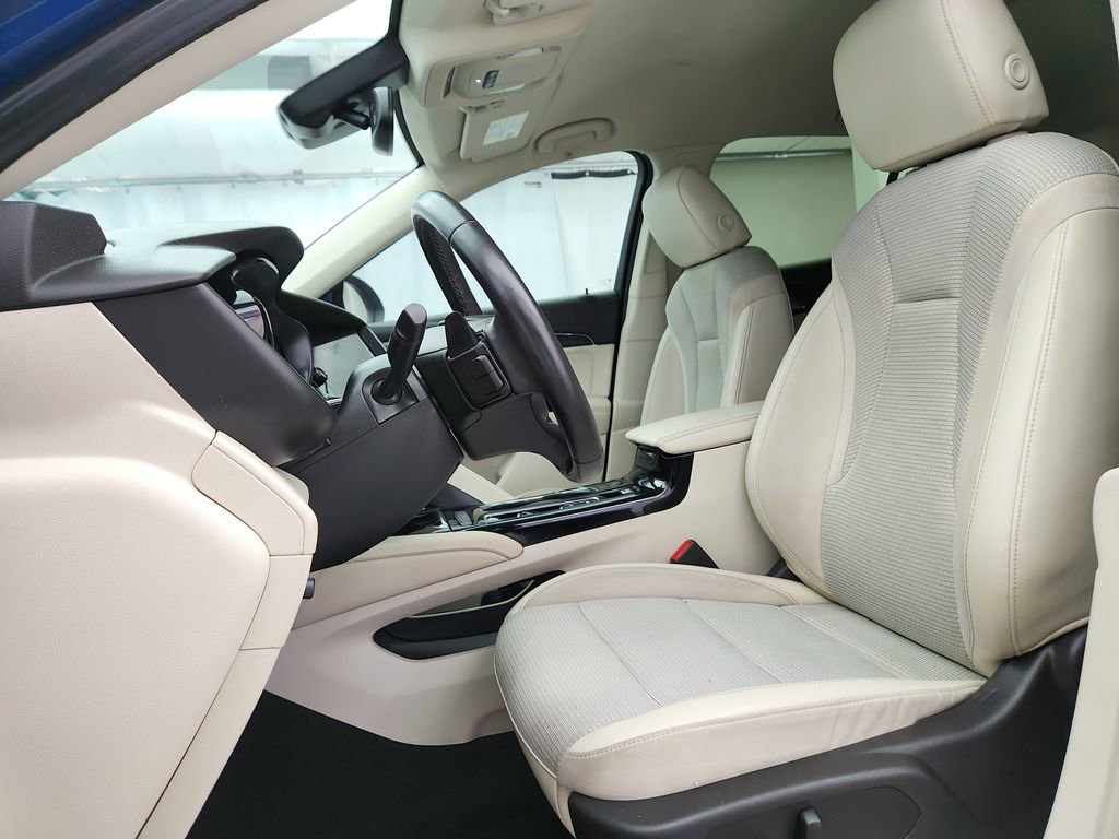 Used 2023 Buick Envision Preferred image 11
