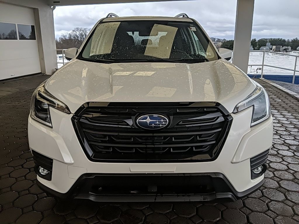 Used 2024 Subaru Forester Premium AWD/4WD image 2