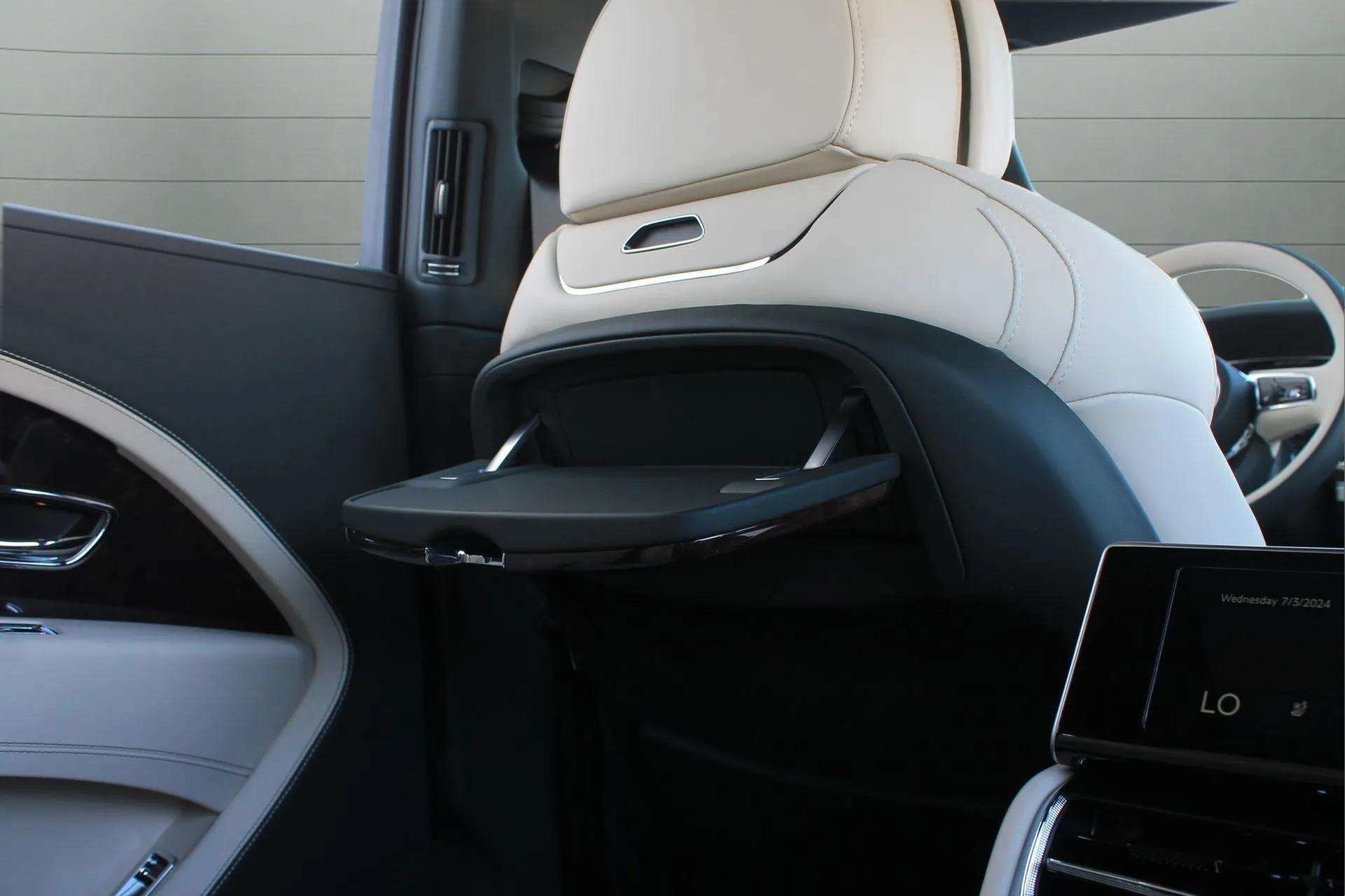Certified 2024 Bentley Bentayga Extended Wheelbase AWD/4WD image 45