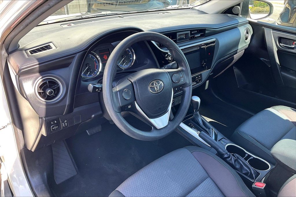Used 2018 Toyota Corolla LE FWD image 14