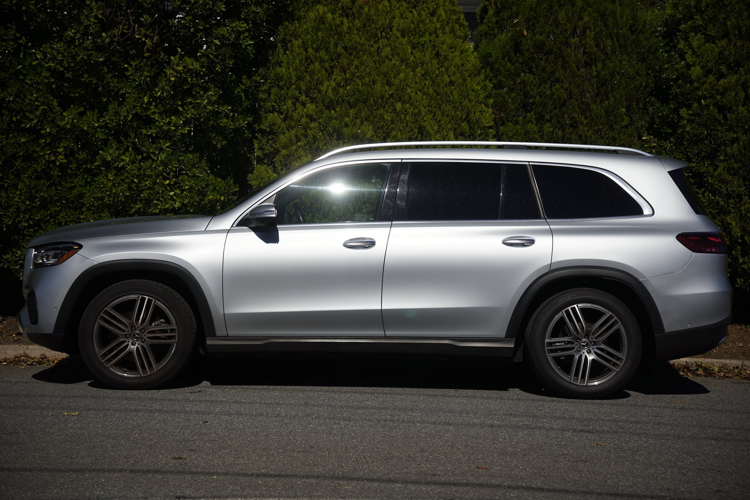 Used 2025 Mercedes-Benz GLS 450 4MATIC image 4