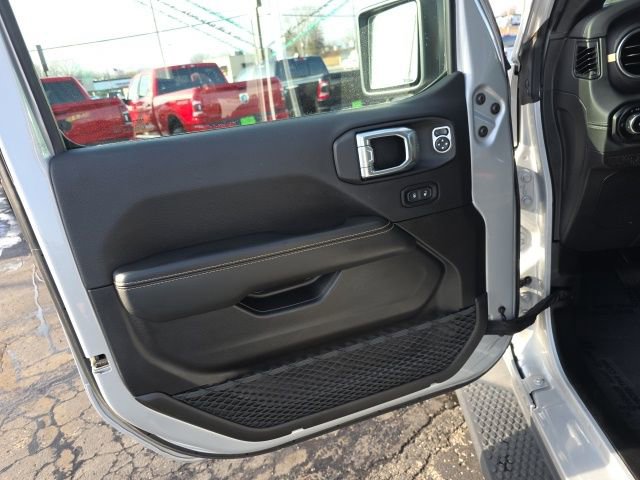 Used 2024 Jeep Wrangler Sahara w/ Technology Group image 10