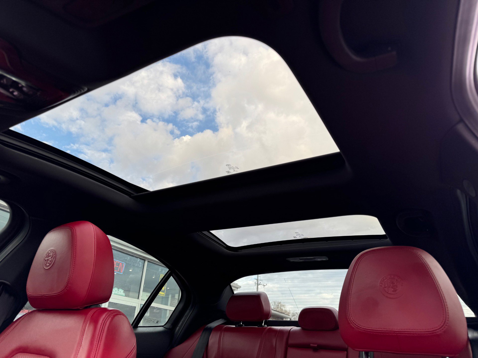 Used 2022 Alfa Romeo Giulia Veloce image 31