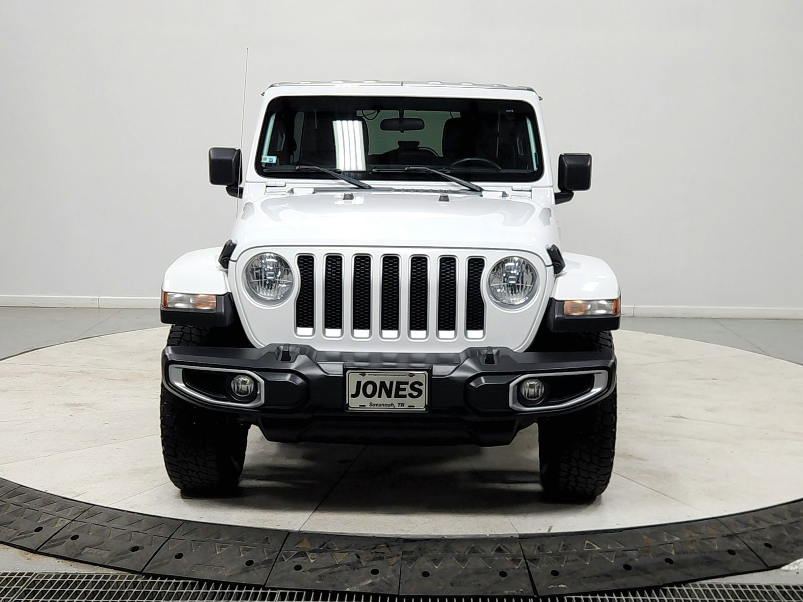Used 2018 Jeep Wrangler Unlimited Sahara image 2