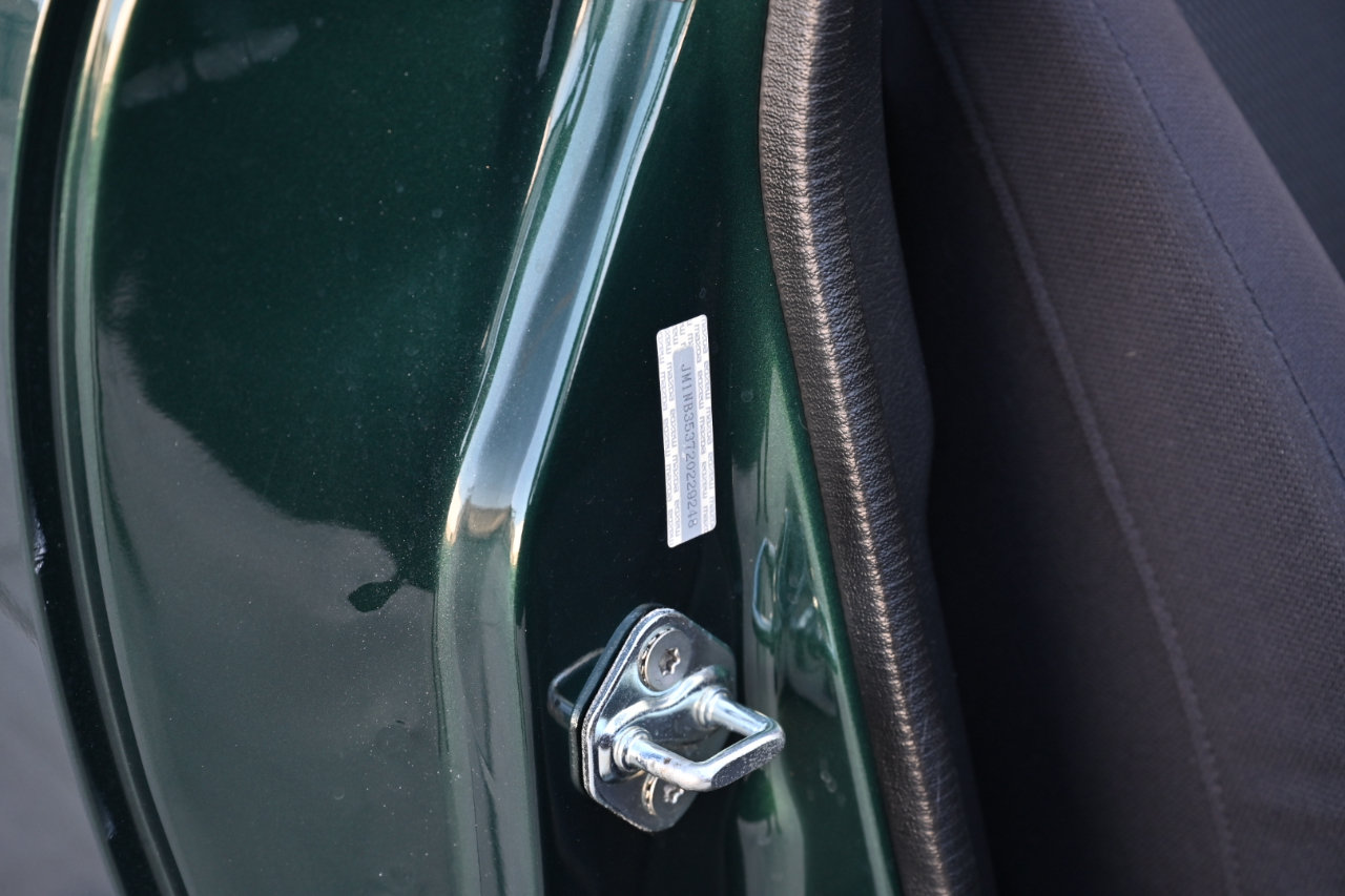 Used 2002 MAZDA MX-5 Miata RWD image 47