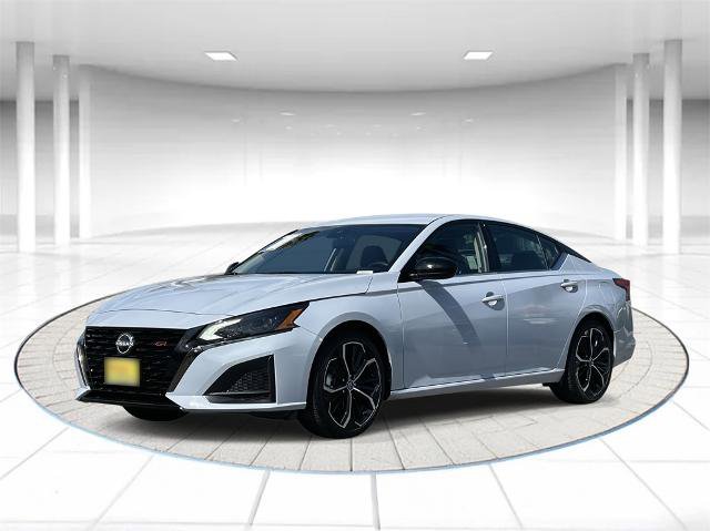 Certified 2023 Nissan Altima 2.5 SR image 1