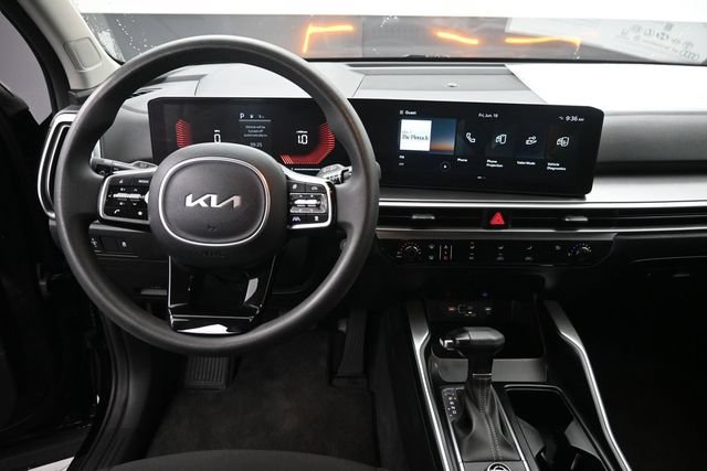 Used 2024 Kia Sorento LX FWD image 11