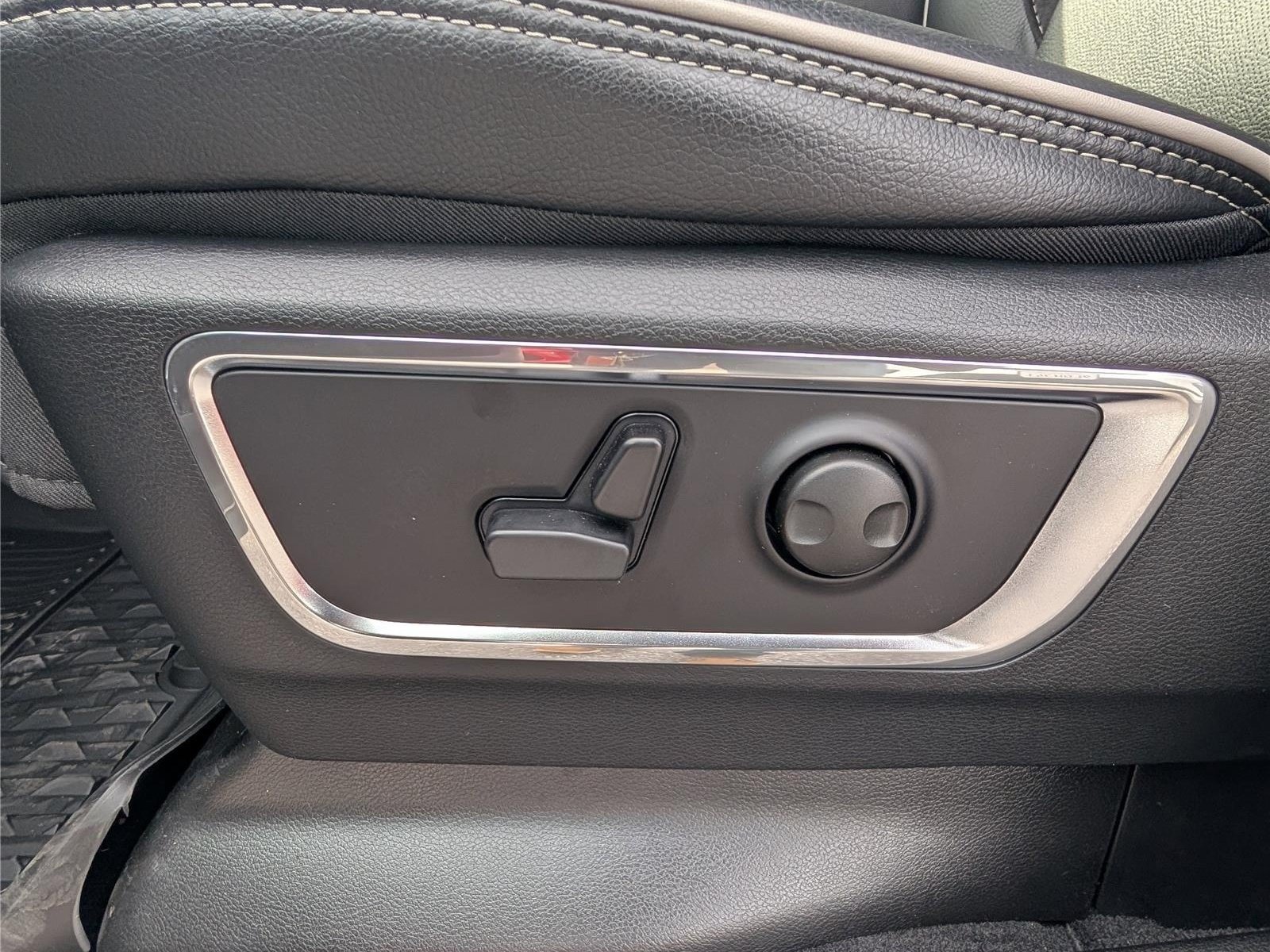New 2026 RAM 1500 Laramie w/ Night Edition AWD/4WD image 19