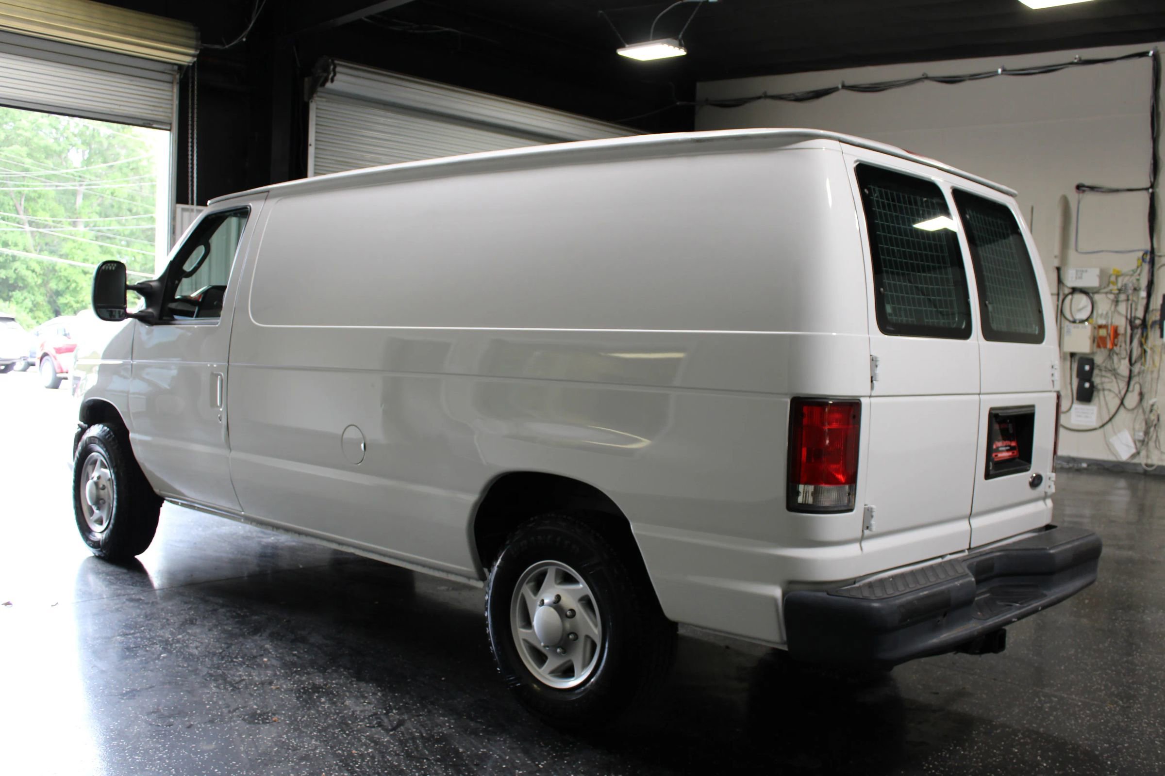 Used 2014 Ford E-150 and Econoline 150 RWD image 5